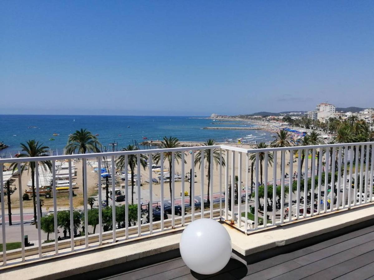 Atico Con Fantasticas Vistas Al Mar Y La Iglesia Apartment Sitges Exterior photo