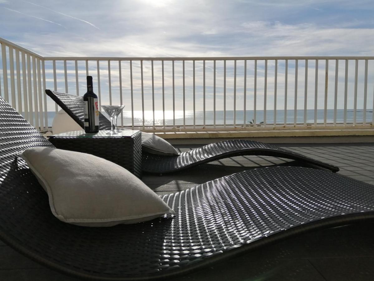 Atico Con Fantasticas Vistas Al Mar Y La Iglesia Apartment Sitges Exterior photo